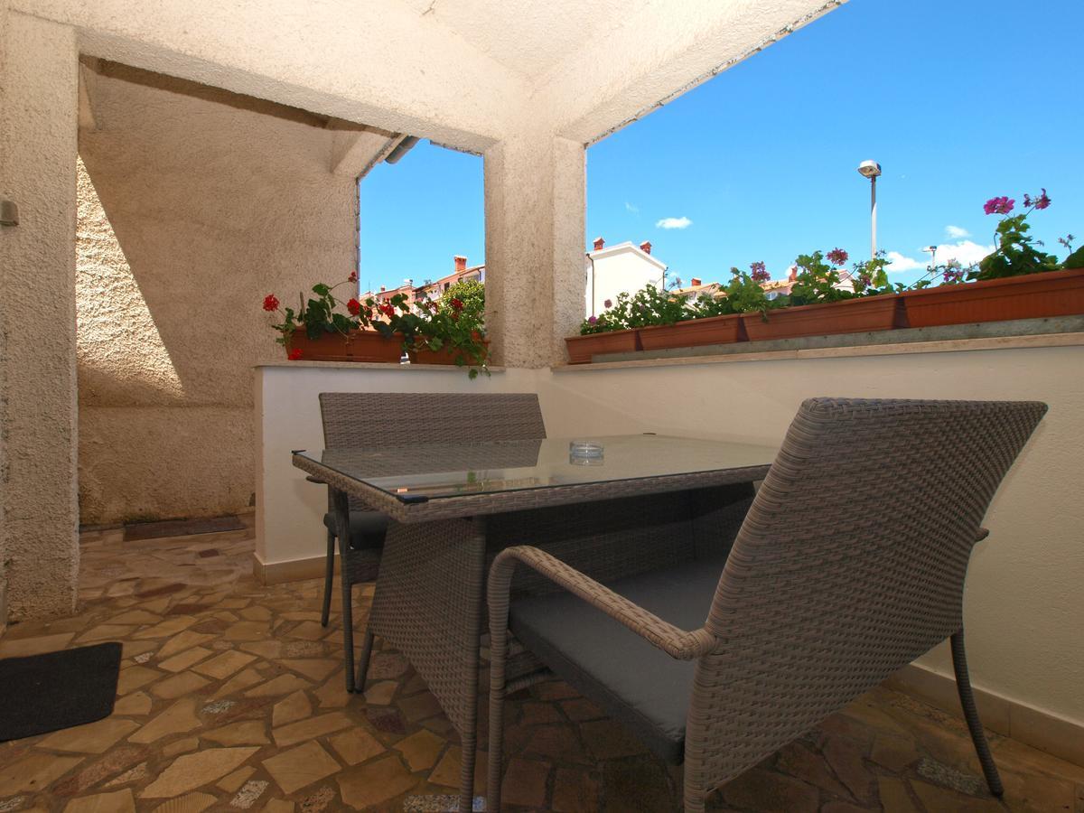 Apartments Mladen 1588 Пула Екстериор снимка