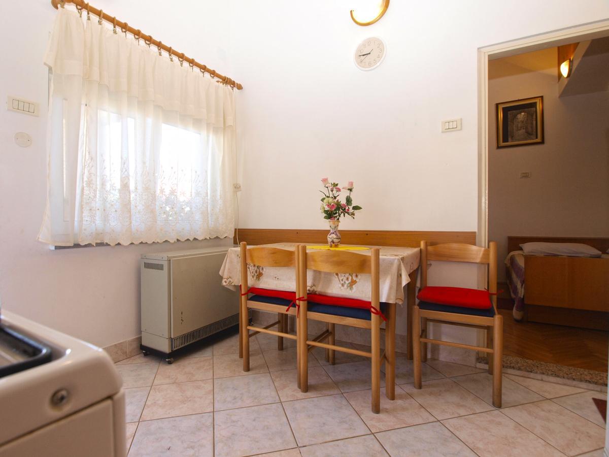 Apartments Mladen 1588 Пула Екстериор снимка