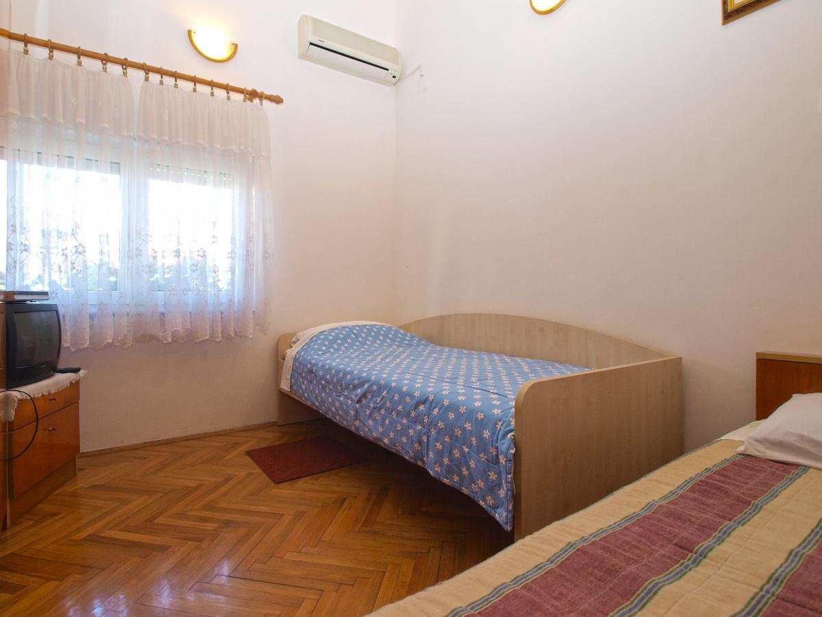 Apartments Mladen 1588 Пула Екстериор снимка