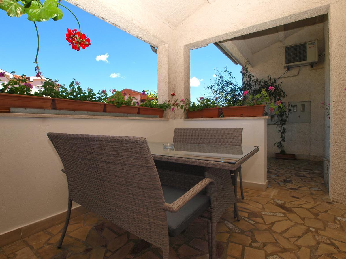 Apartments Mladen 1588 Пула Екстериор снимка