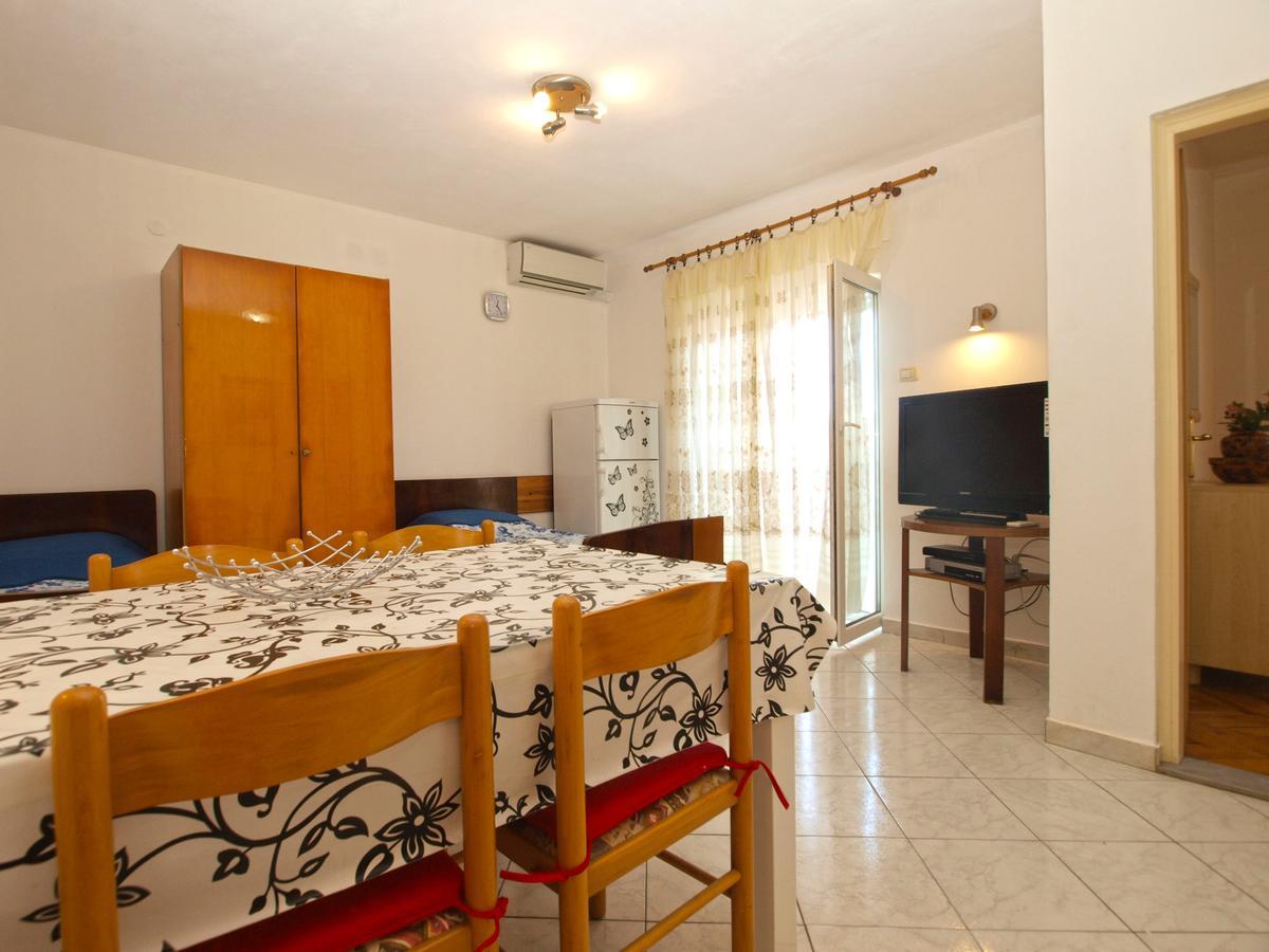 Apartments Mladen 1588 Пула Екстериор снимка