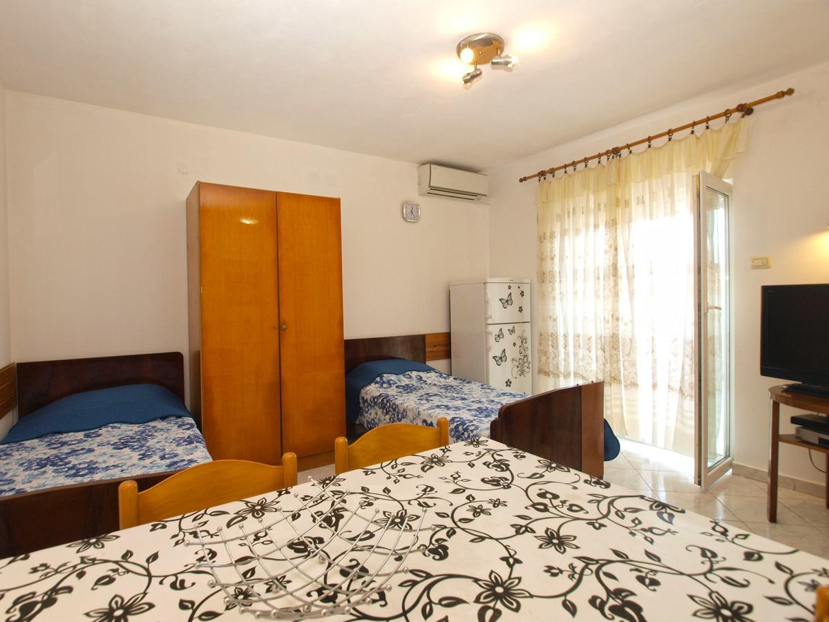 Apartments Mladen 1588 Пула Екстериор снимка