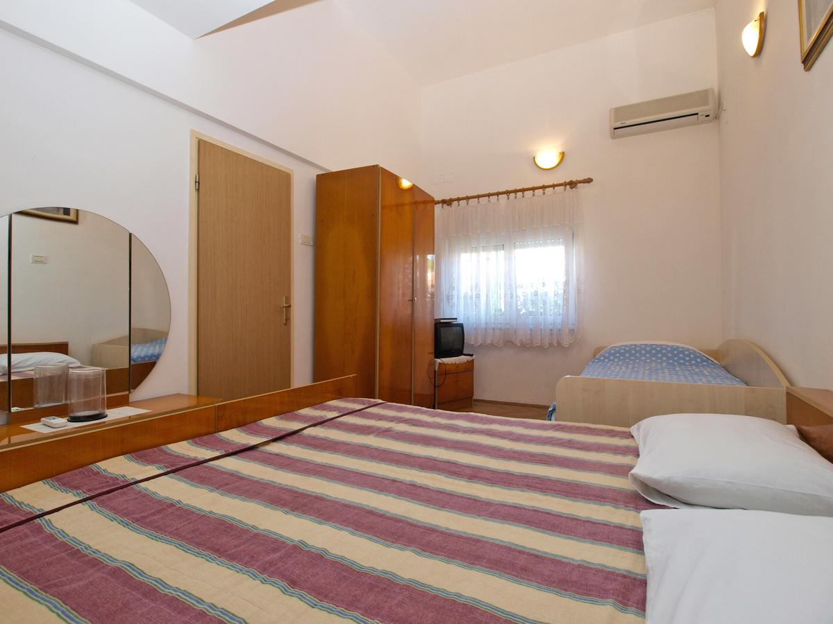 Apartments Mladen 1588 Пула Екстериор снимка