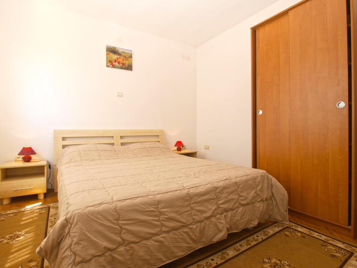 Apartments Mladen 1588 Пула Екстериор снимка