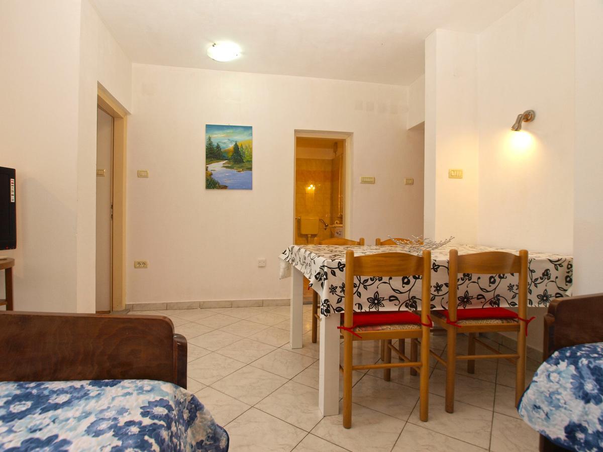 Apartments Mladen 1588 Пула Екстериор снимка